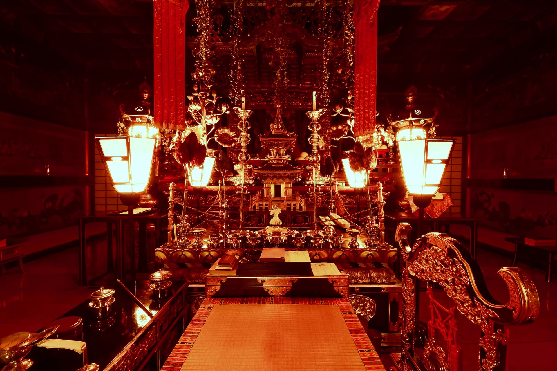 In the Heart of Koyasan, Sacred Sites Within Walking Distance