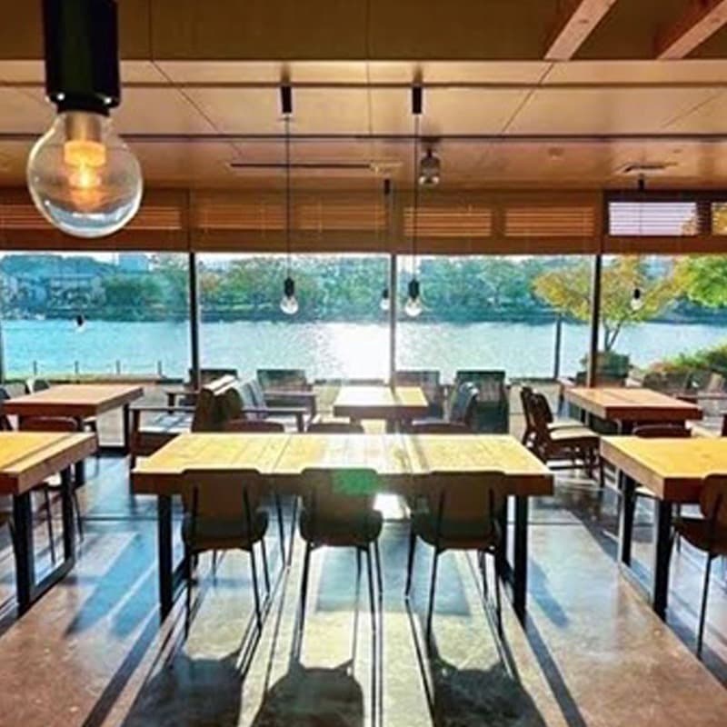 Riverside Café & KARAHASHI DECK