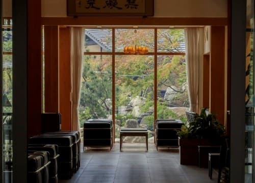A Japanese-Western Lounge and Garden