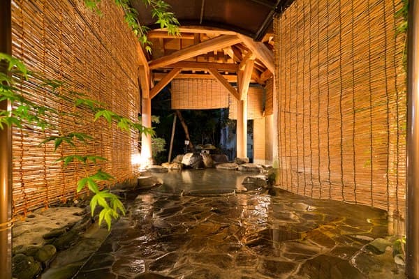 An Open-Air Bath Overlooking the Garden