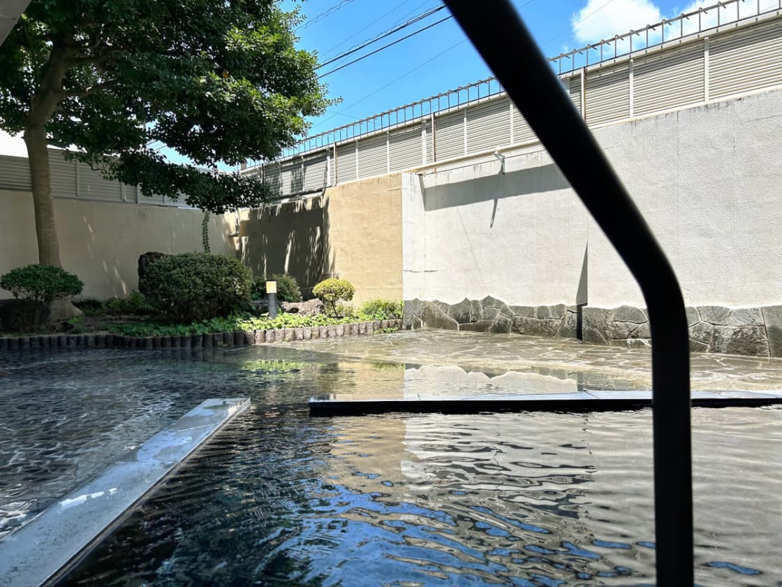 Quiet Reflection in the Open-Air Bath