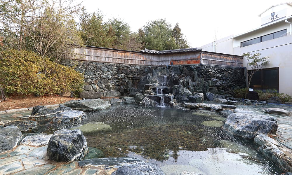 An Open-Air Bath and Sauna Overlooking a Year-Round Garden