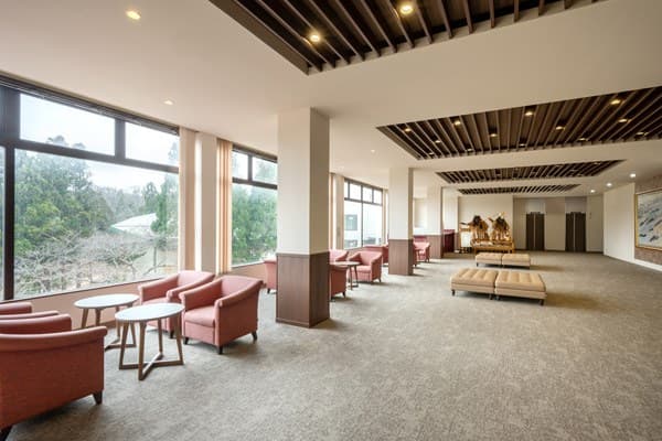 Interiors That Look Out to the Forest
