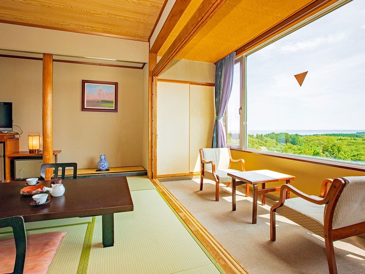 90 Rooms Facing the Sea