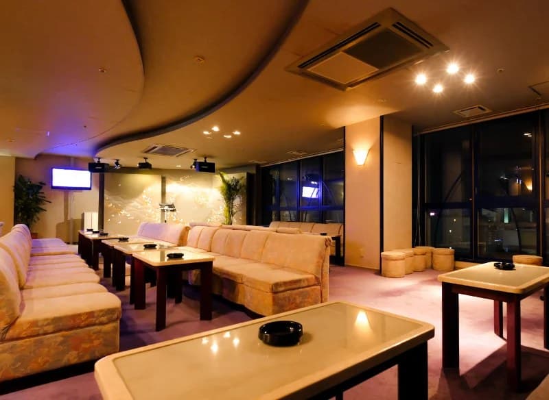 10th-Floor Lounge and In-House Amenities