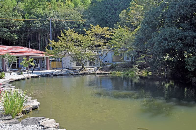 A Nature-Bound Inn with Tennis Courts