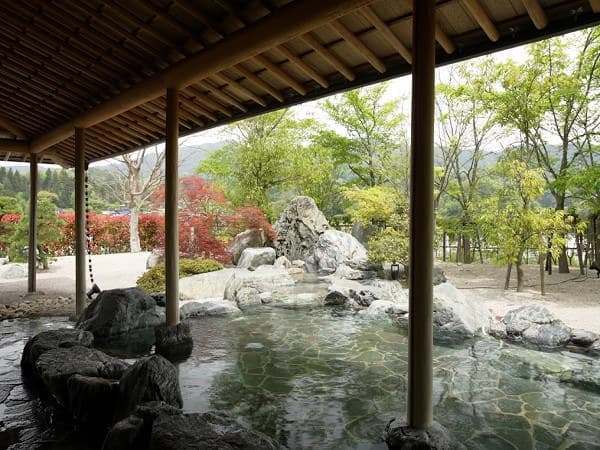 An Open-Air Bath Facing Mt. Tamamine