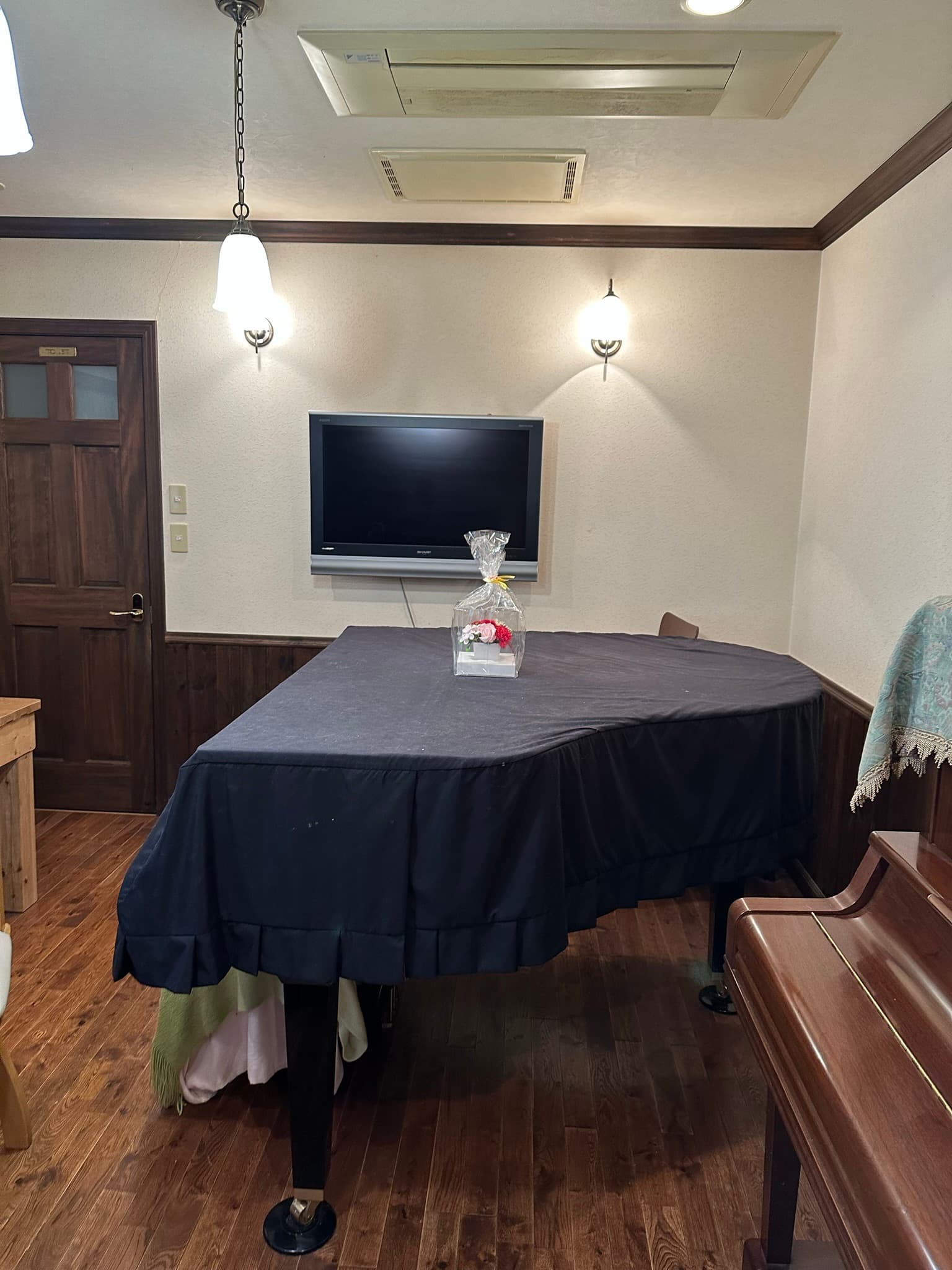 Living Room & Piano Lounge