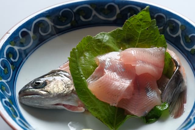 강물고기·산나물 요리