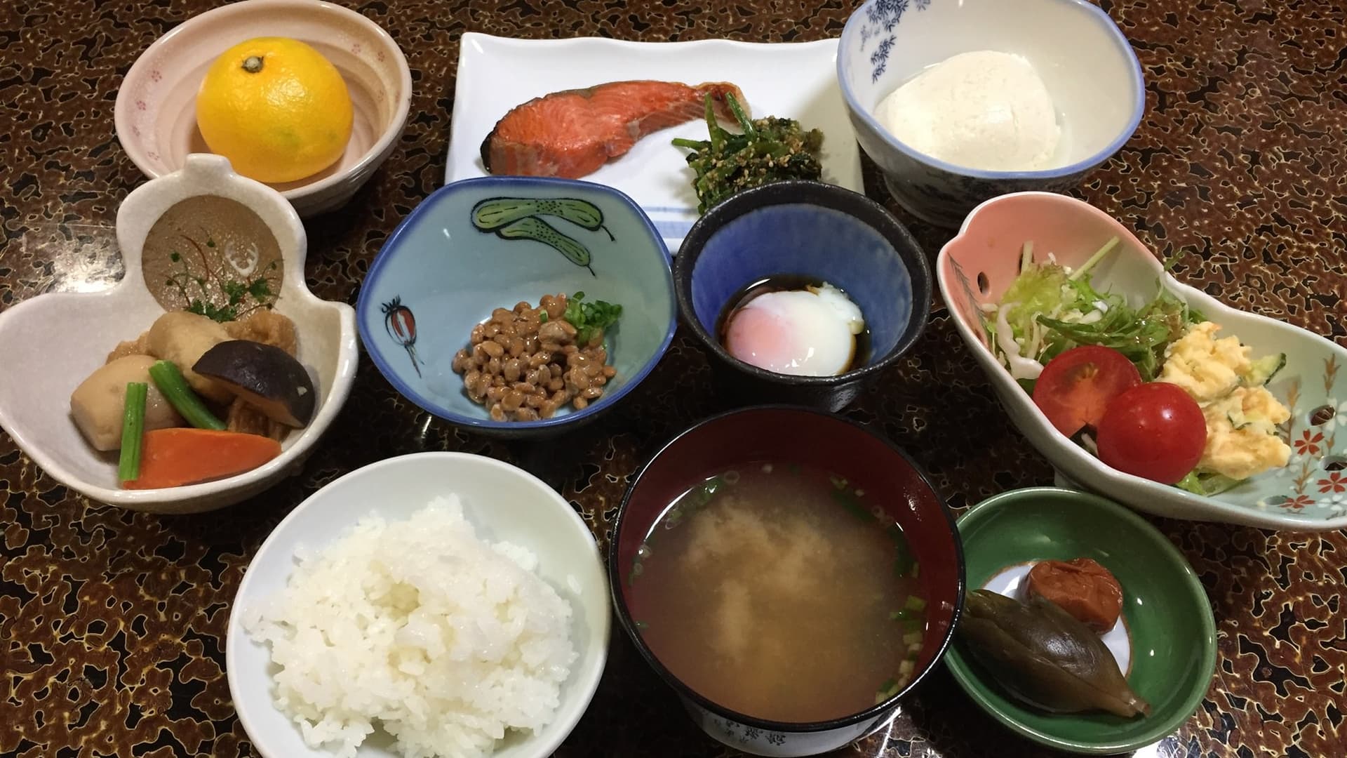 정성스러운 조식과 지역 식재료