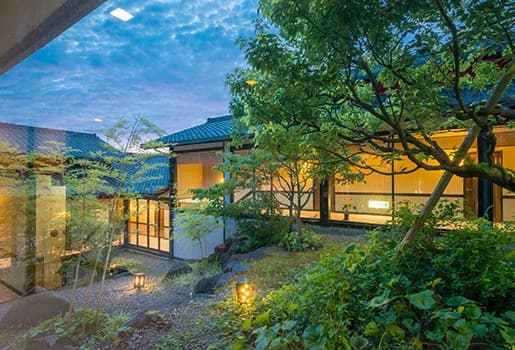 A Japanese Garden Through Four Seasons