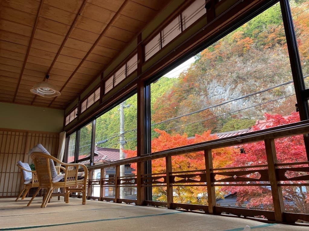 Japanese Rooms Facing the River and the Lantern Street