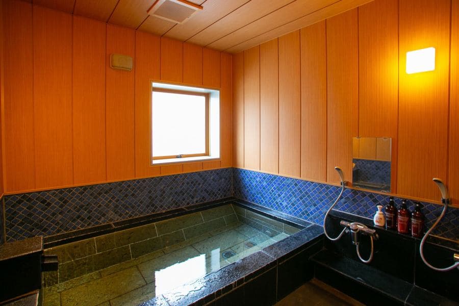 Large Baths Open Around the Clock
