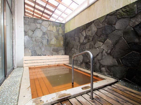 An Open-Air Bath Held by the Forest