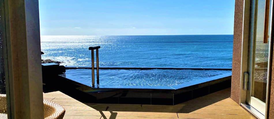 A hot spring that meets the sea