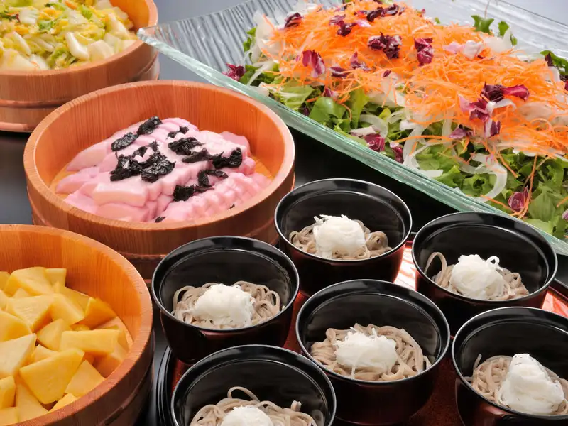 산과 마을 풍경