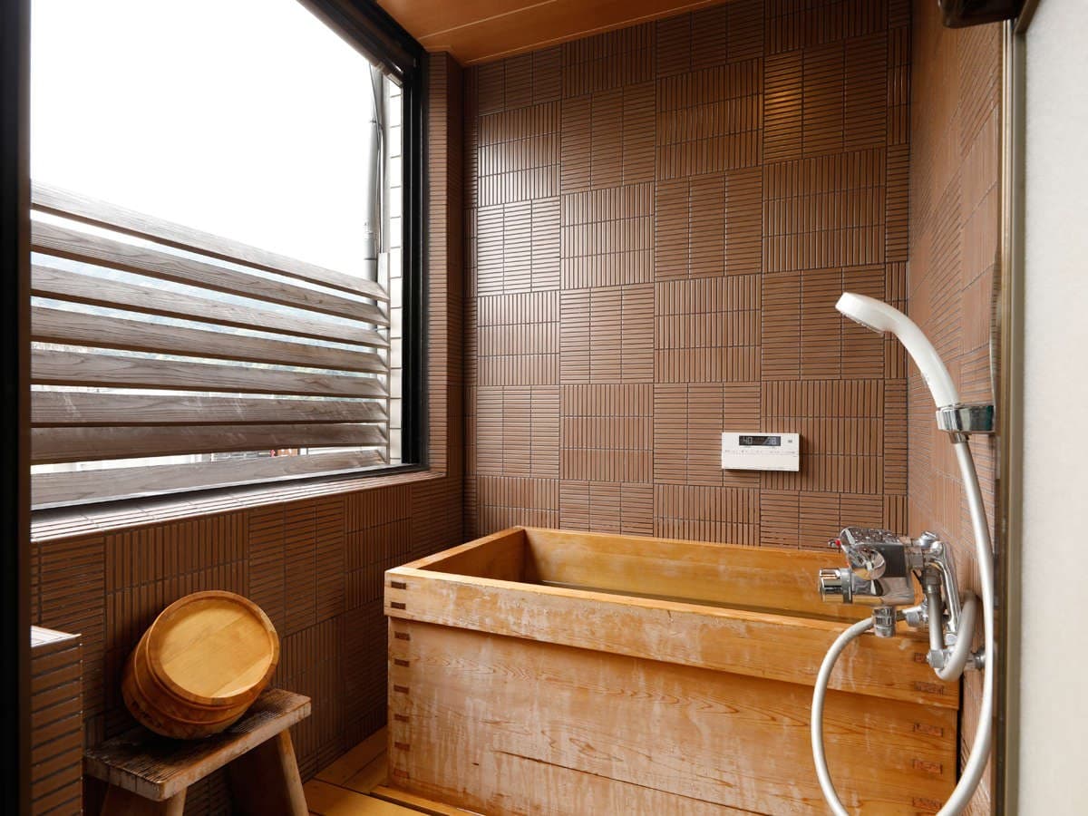 Semi-Open-Air Baths and Amenities