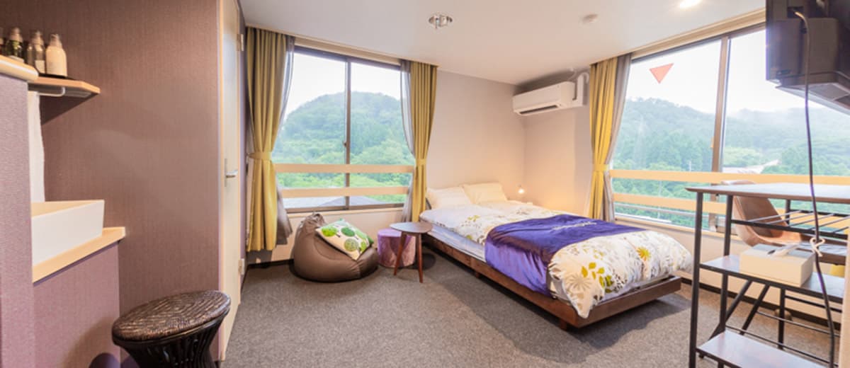 Women-only and solo rooms