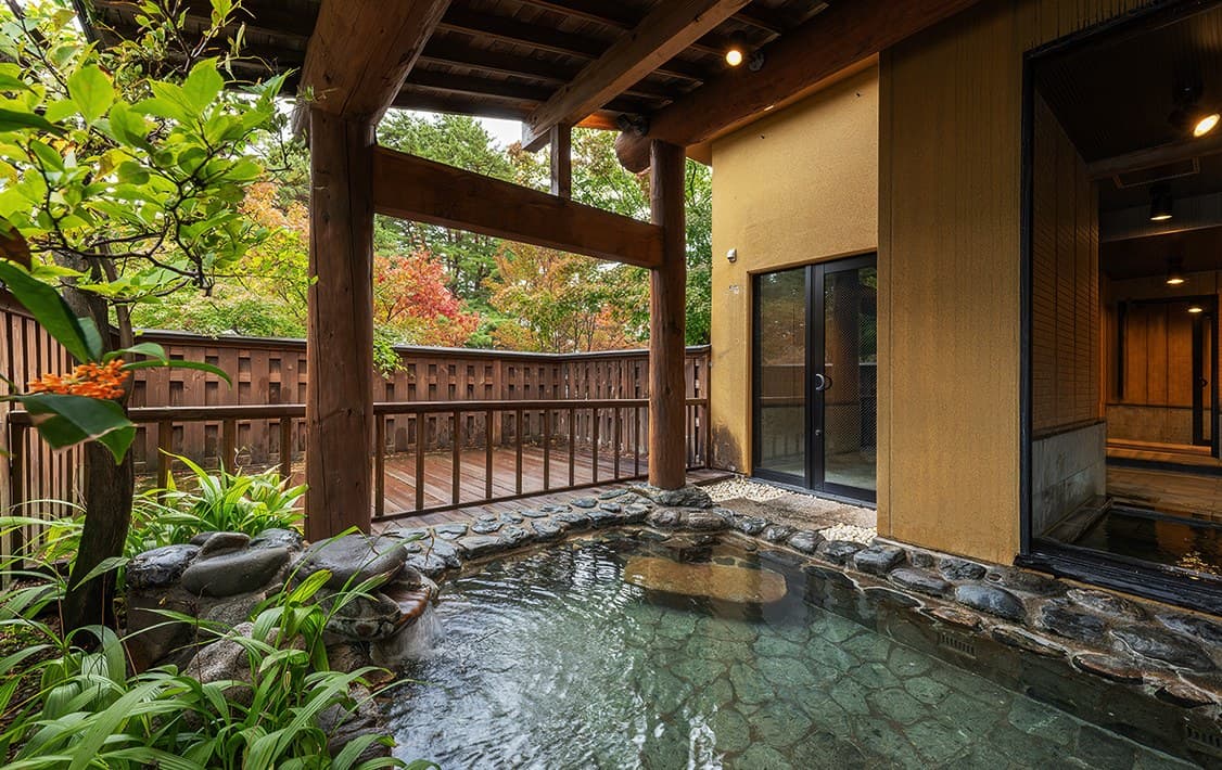 An unhurried private family bath