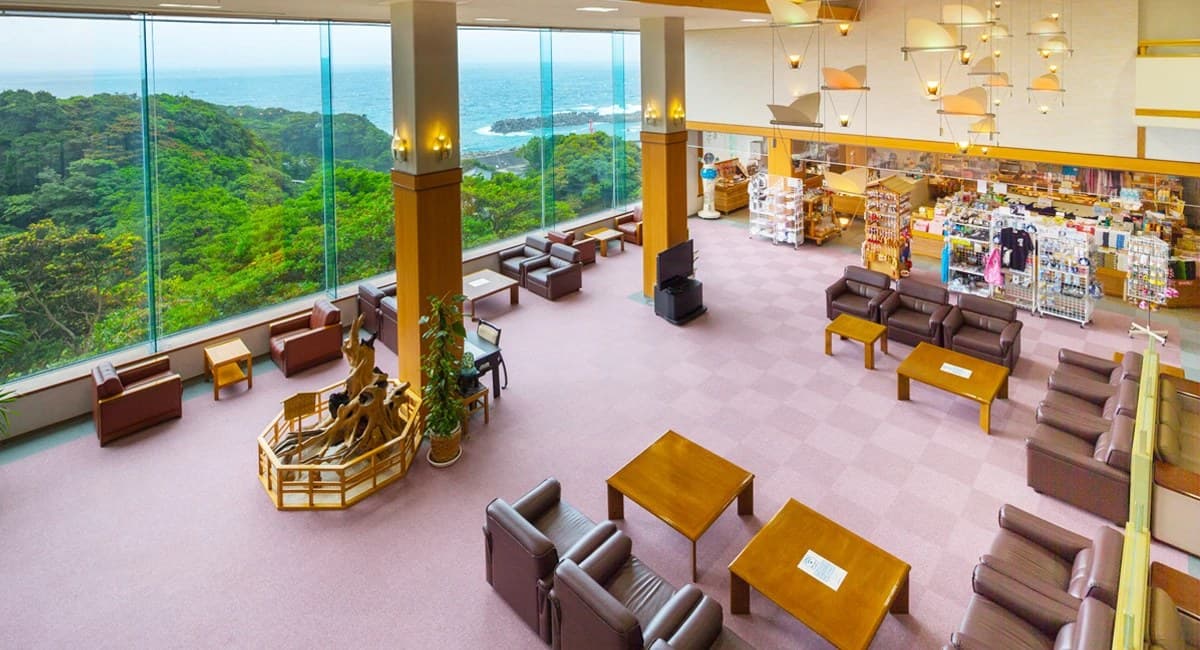 Lobby and Facilities, Facing the Water