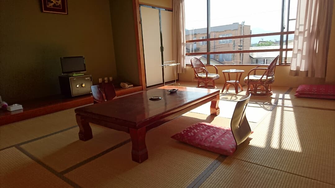 Founded in 1890, twenty-three tidy rooms