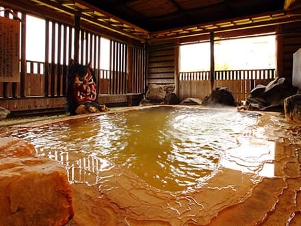 An open-air rock bath facing the Sea of Japan
