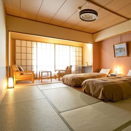 Rooms Facing the Mountains