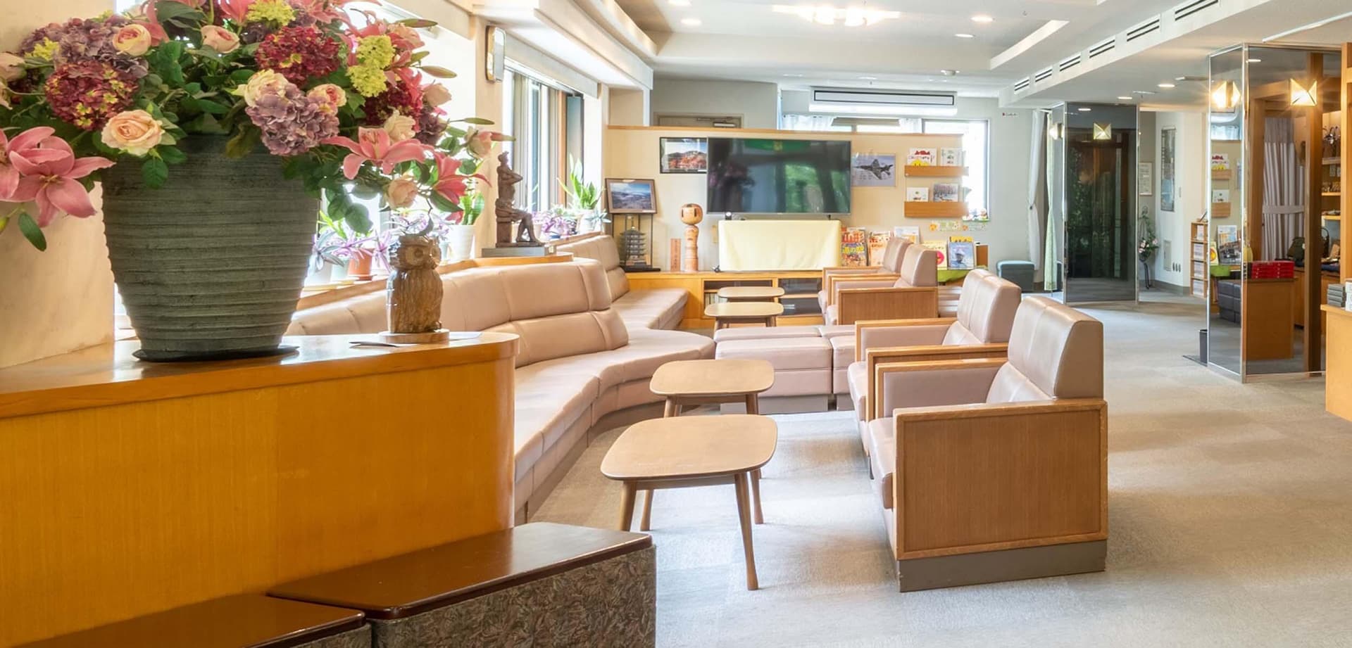 An Easy Lobby and Everyday Comforts