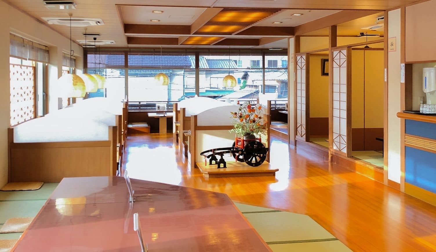 馆内餐厅花车