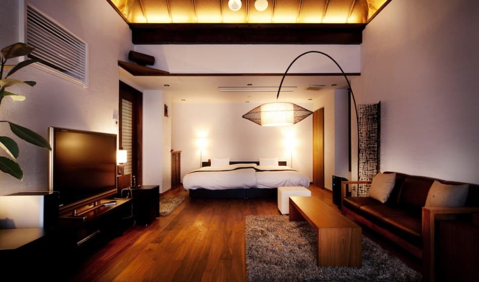 Rooms with Distinct Characters