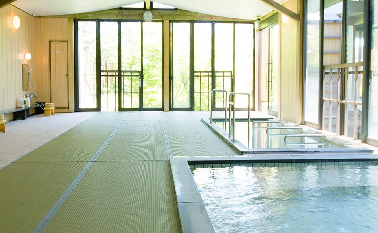 A rare tatami-floored bath