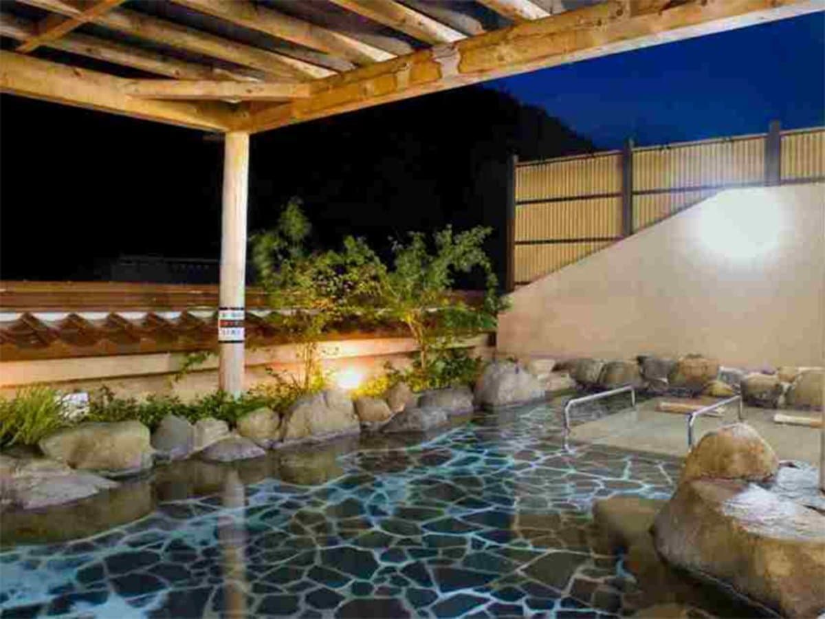 Seventy meters to the baths