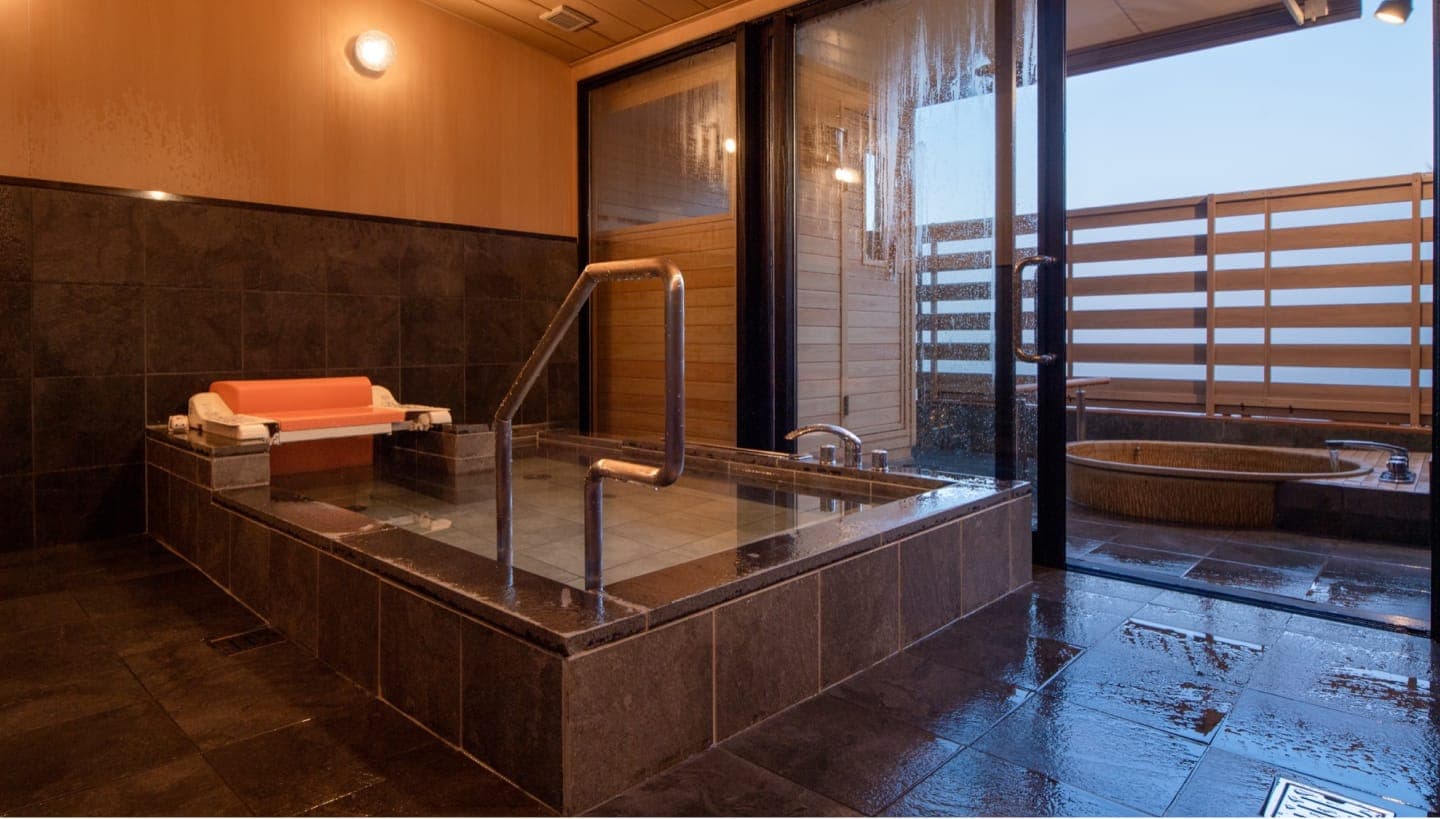 A private bath with sauna