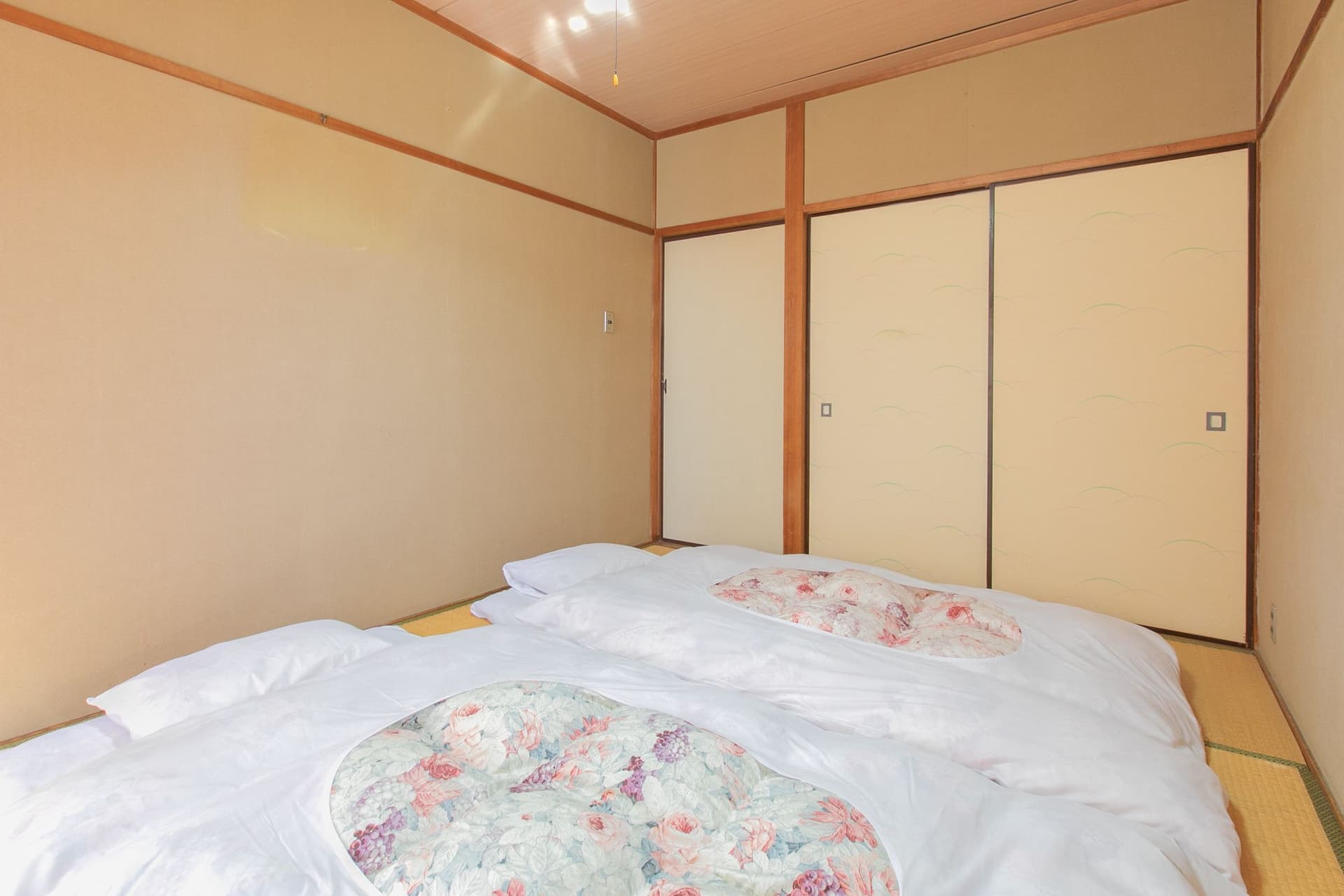 Tatami rooms with a sea view