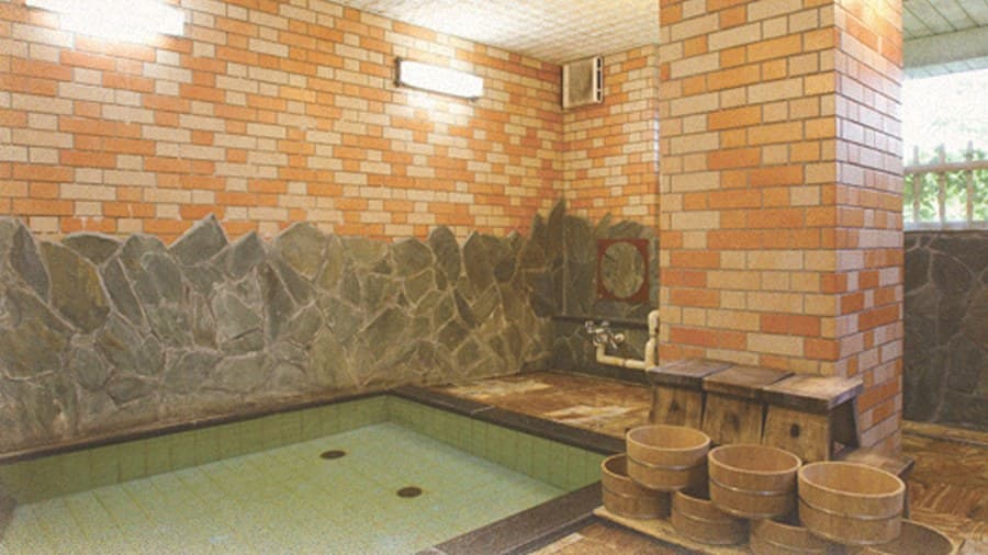 A grand bath open around the clock