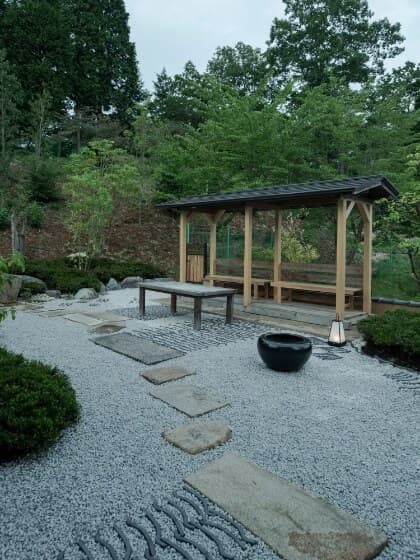 A garden and pavilion in Shigaraki's spirit