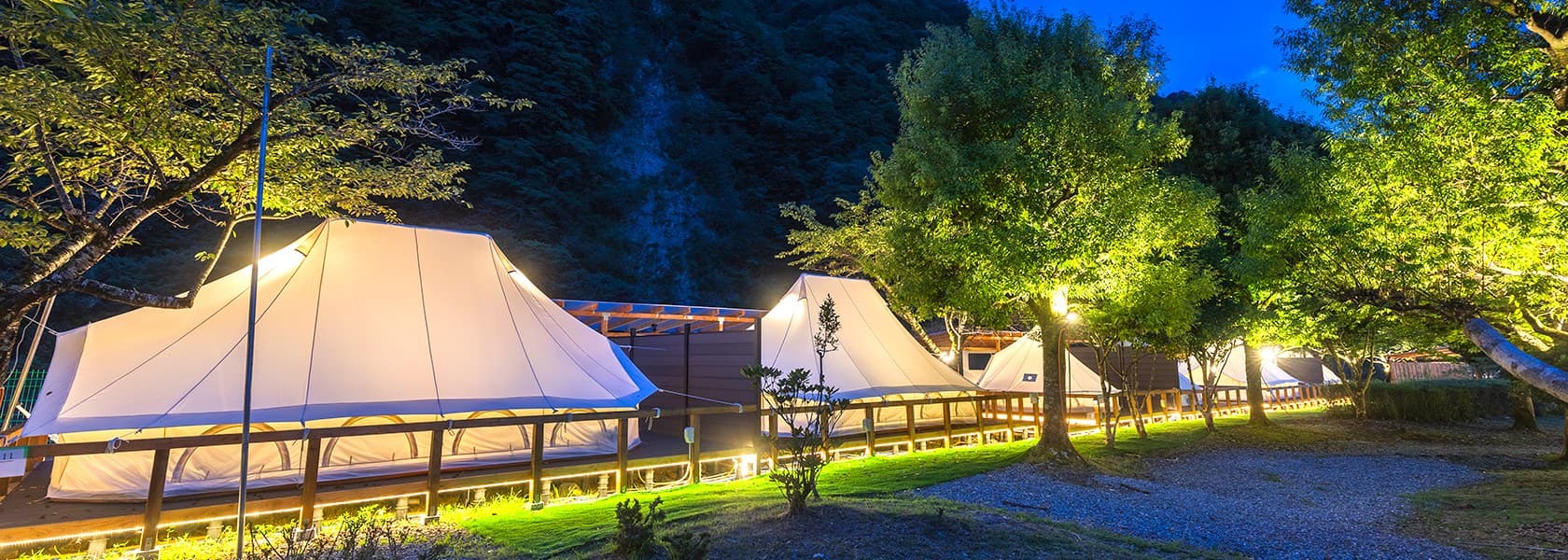 Cotton Tents and Hotel Rooms