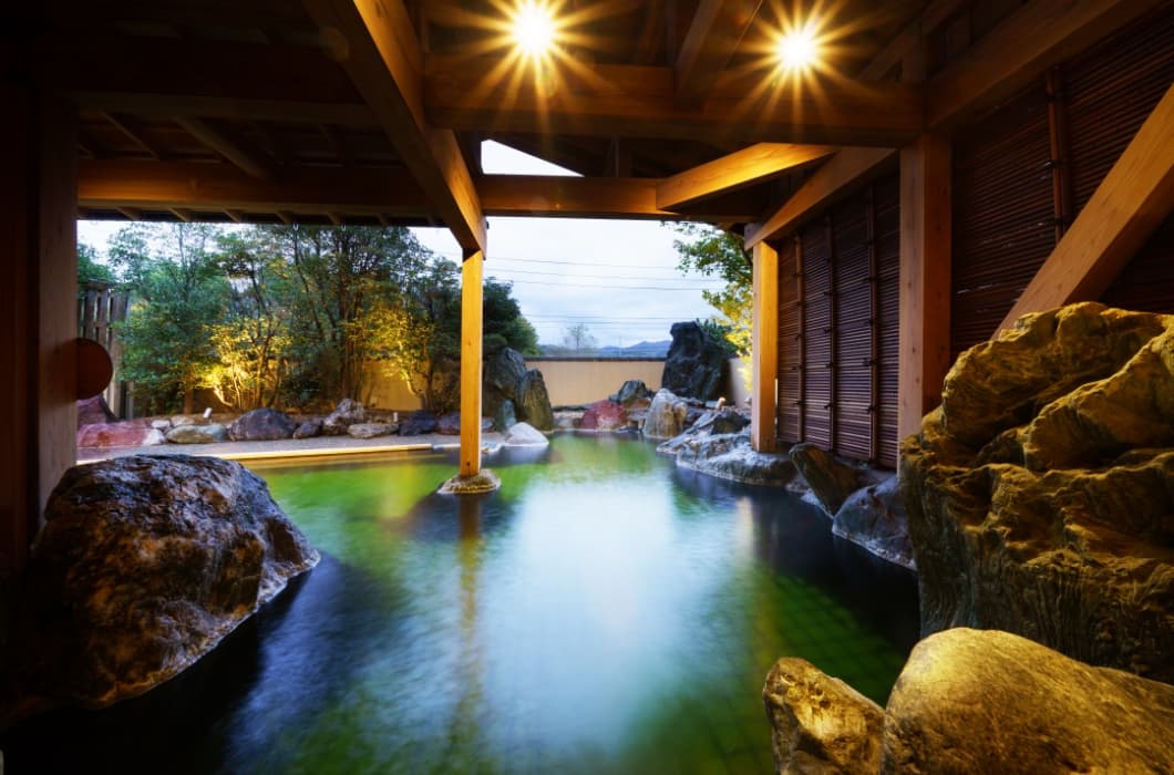 Two Communal Baths: Tsukikagami and Hanakagami
