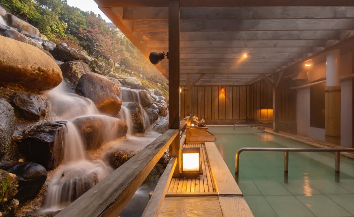An Open-Air Bath Wrapped in Stone