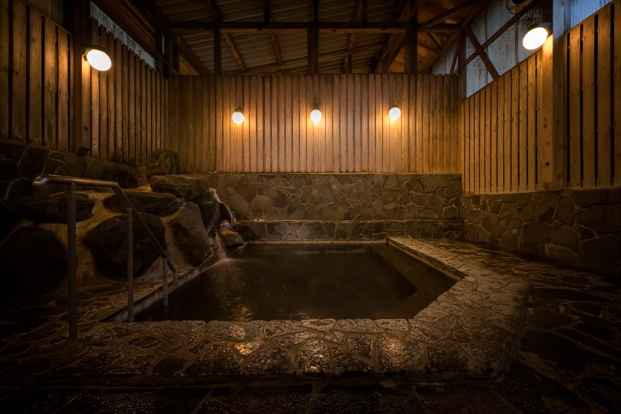 The Rock-Style Iwa-buro Bath