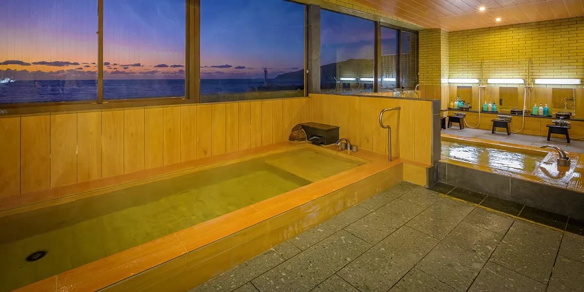 An Open-Air Onsen Facing the Sea of Japan