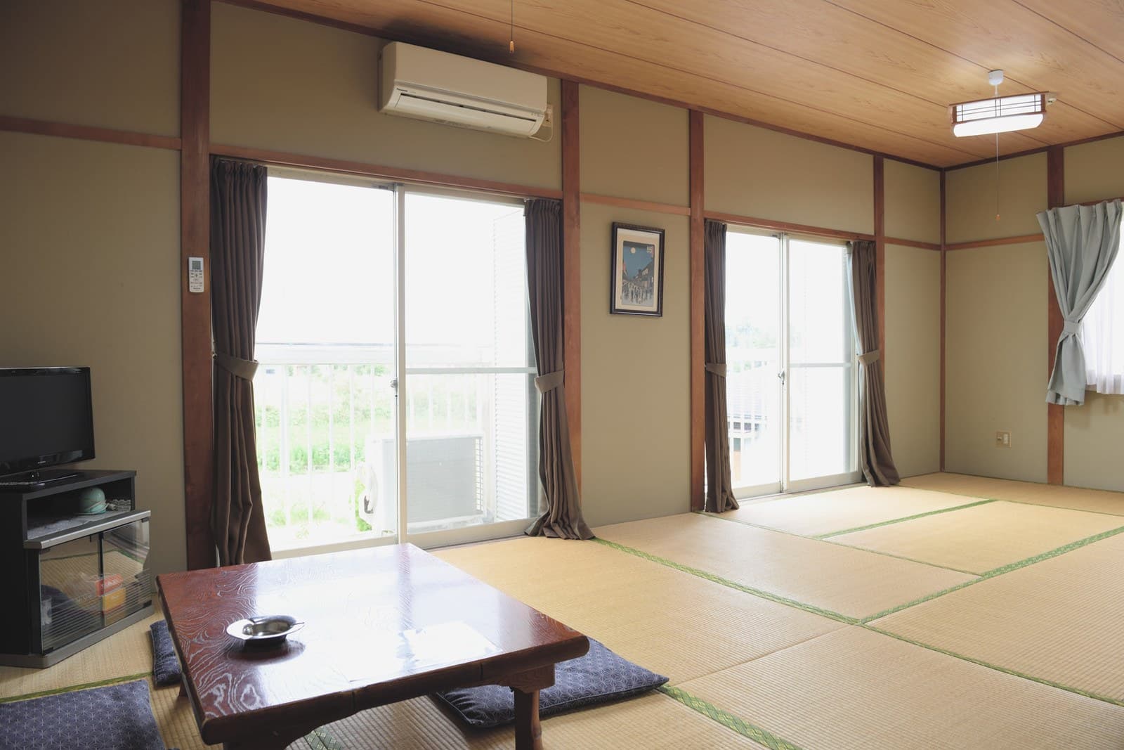 From Tatami Rooms to Twin Rooms