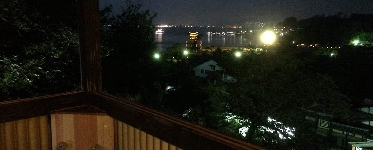 A View Bath That Captures Miyajima's Night
