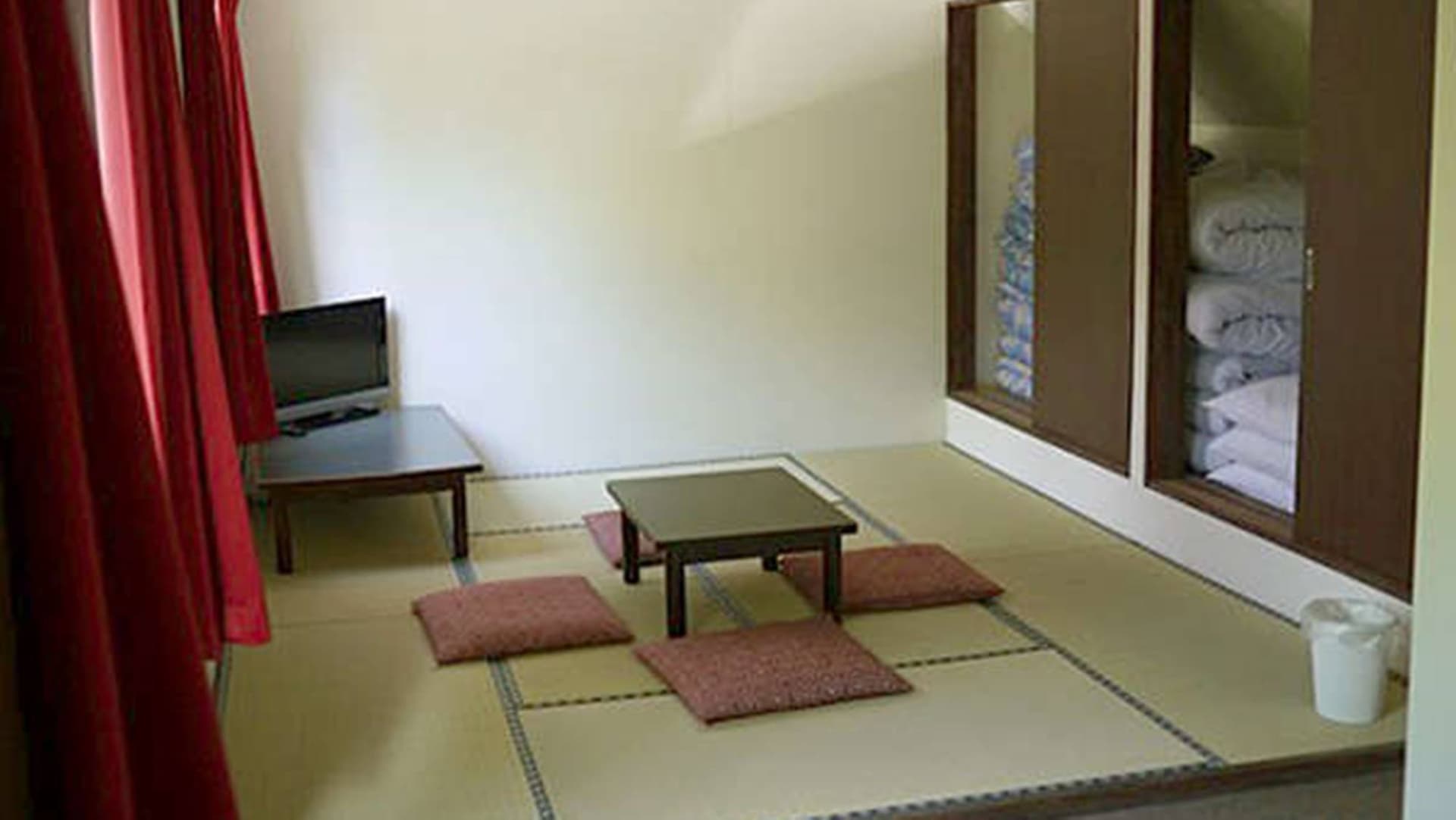 Neat, Simple Tatami Rooms