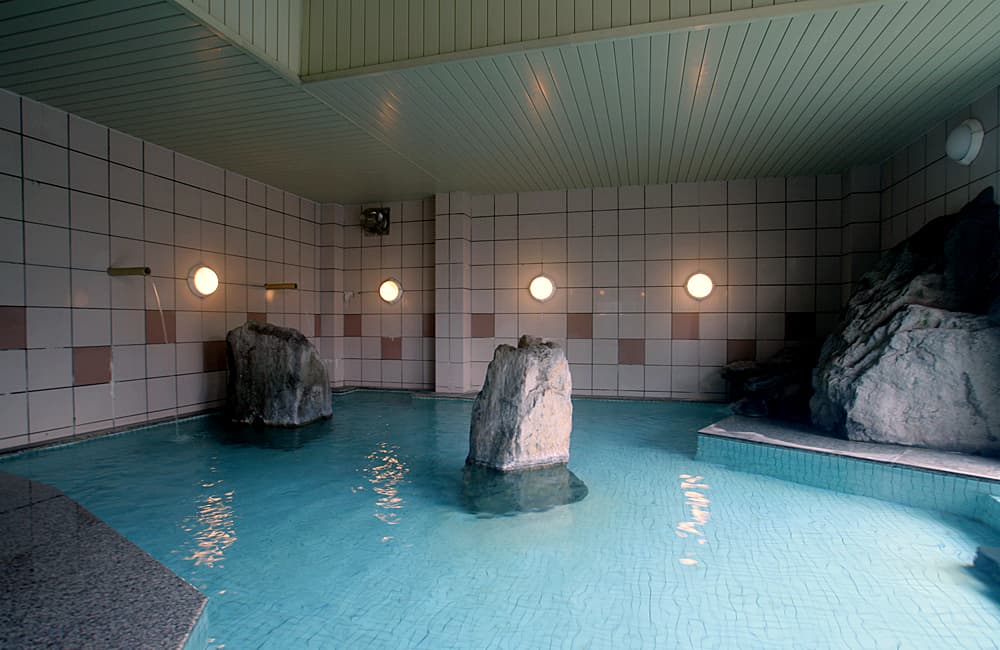 A Communal Bath of Smooth Simple-Alkaline Water