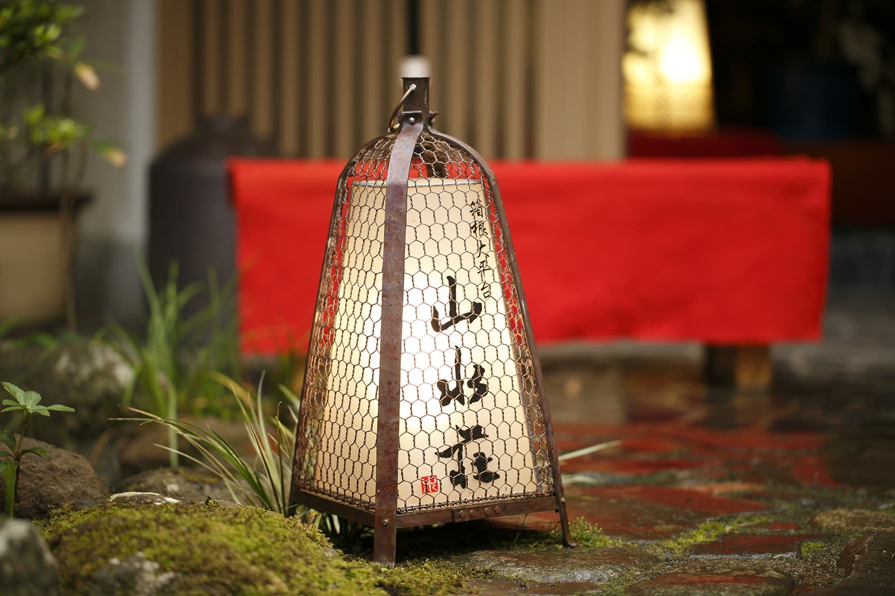 밤을 밝히는 정취와 편의