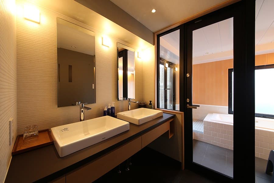 Private Bath — Soaking in Hinoki Fragrance