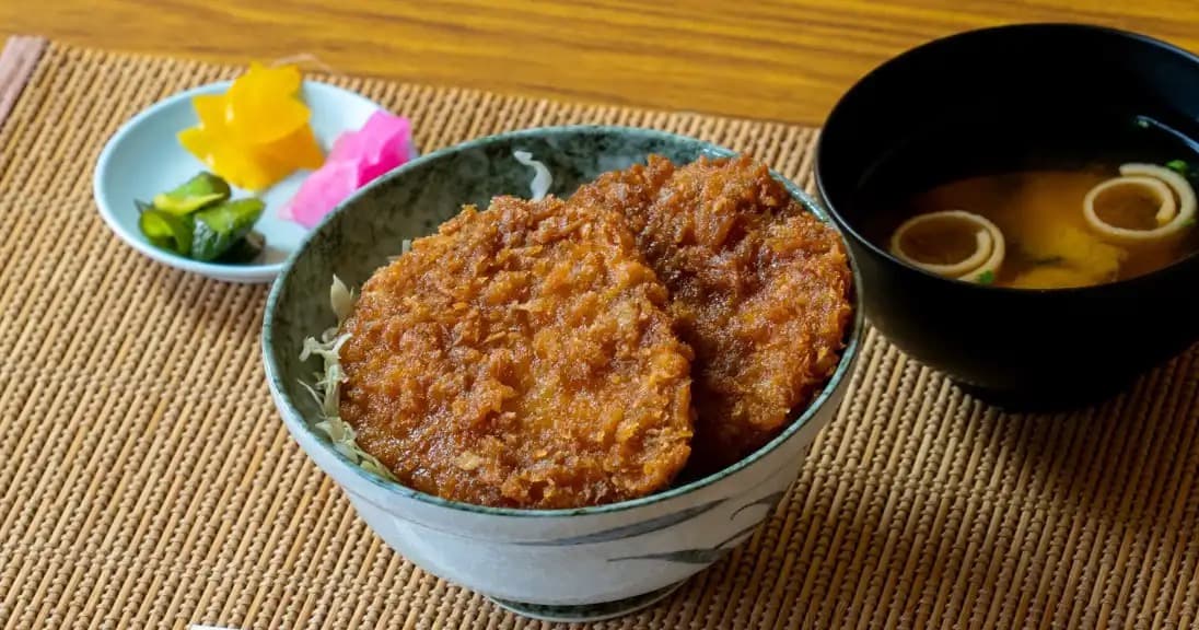 지치부 명물 와라지 카츠동