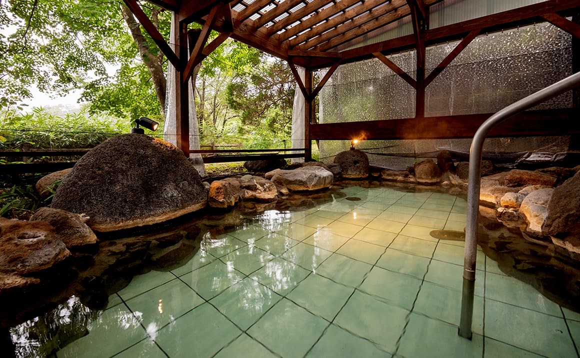 Open-Air Baths Fed Straight from the Mountain Spring