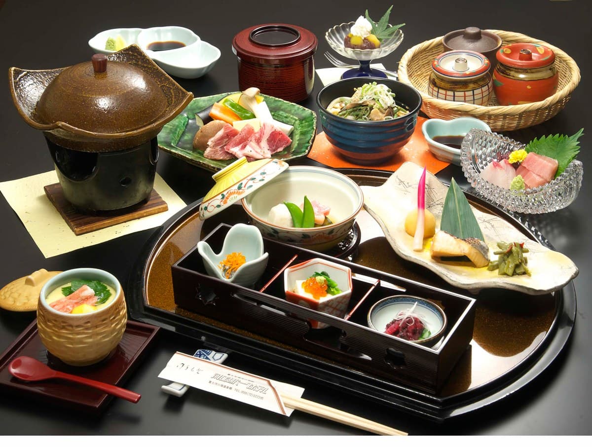 Refined Kaiseki Made with Seasonal Ingredients